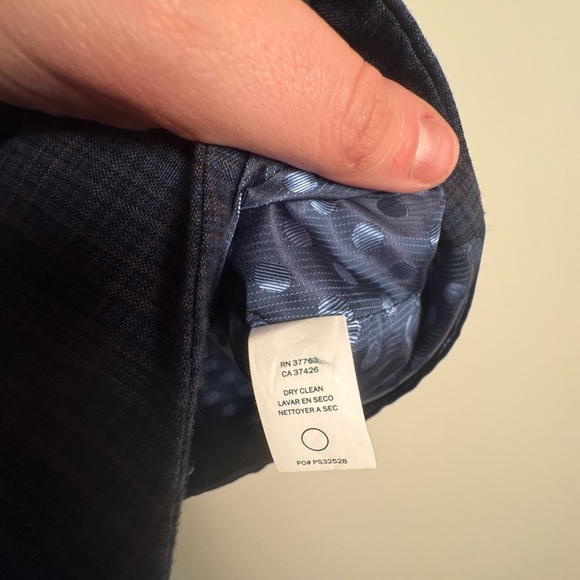 Perry Ellis size XL navy vest with lots of character and elegant style - Picture 5 of 7